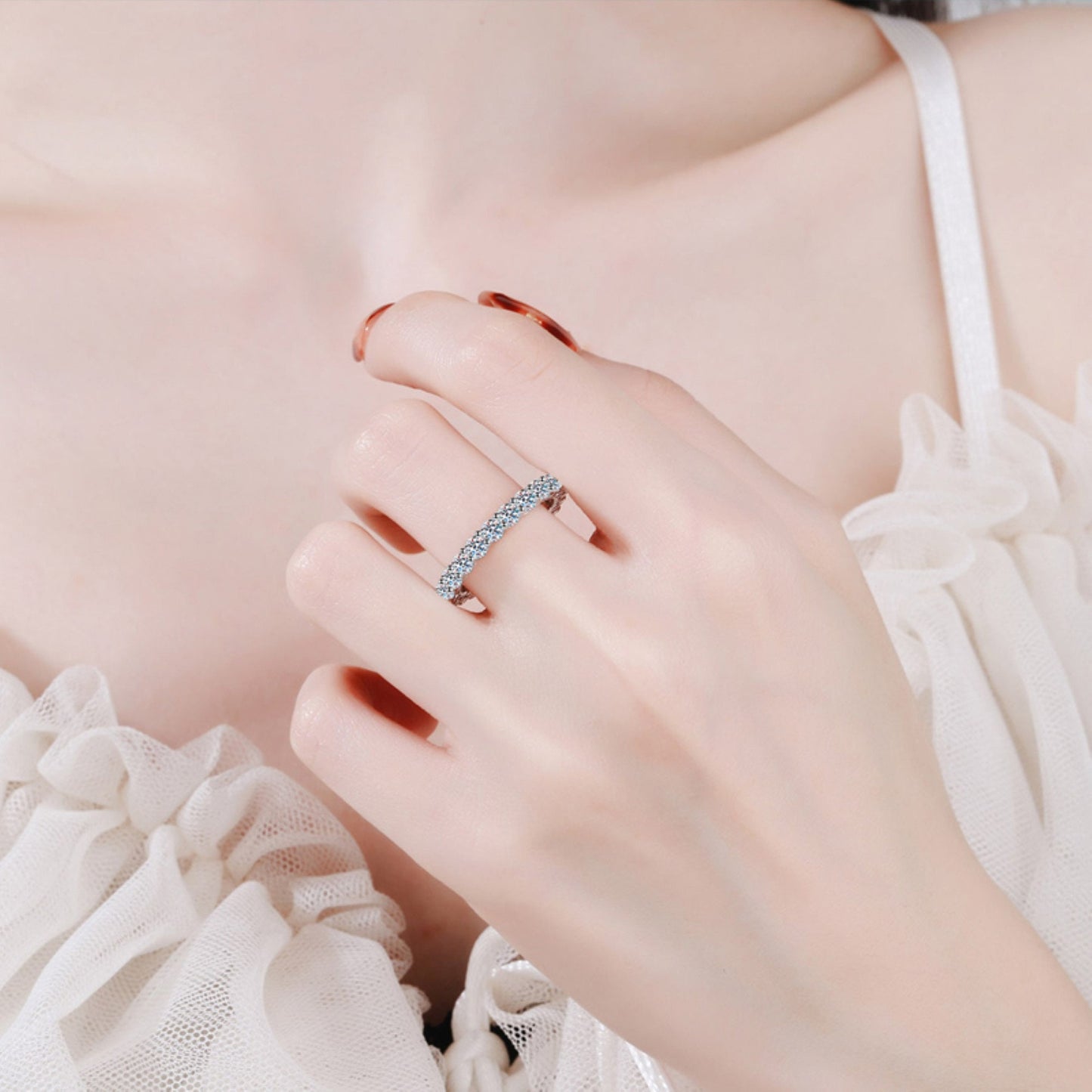 Round Cut Moissanite Wedding Band \ Minimalist Moissanite Band \ Eternity Band \ Moissanite ring \ Bubble Prong Set \ Bridal