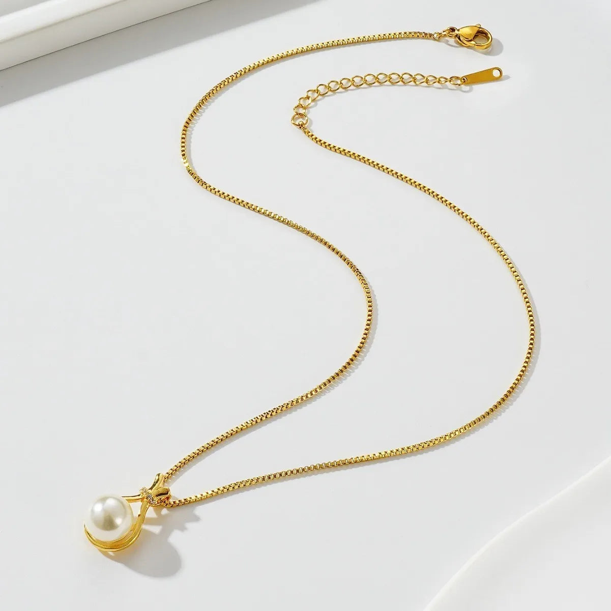 Elegant Gold Stainless Steel Faux Pearl Pendant Necklace – Minimalist Women's Choker Jewelry