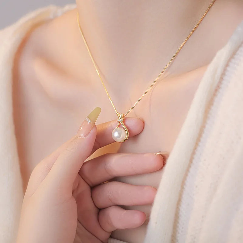 Elegant Gold Stainless Steel Faux Pearl Pendant Necklace – Minimalist Women's Choker Jewelry